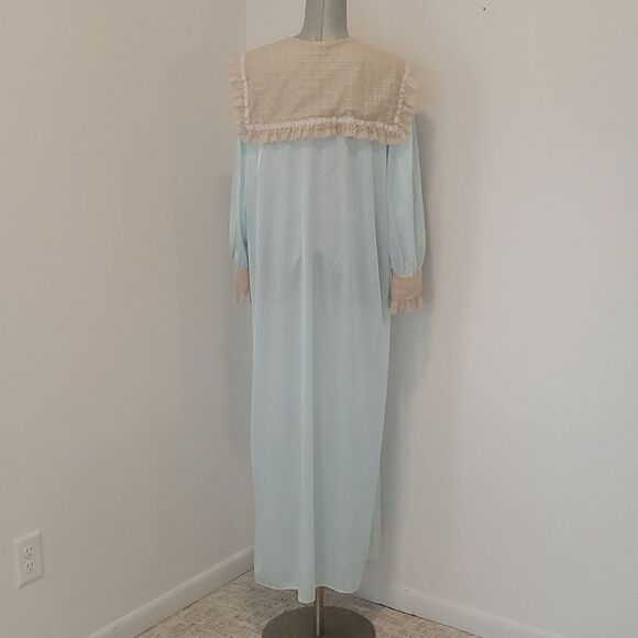 Slenders | Lace House Robe - Picture 5 of 9